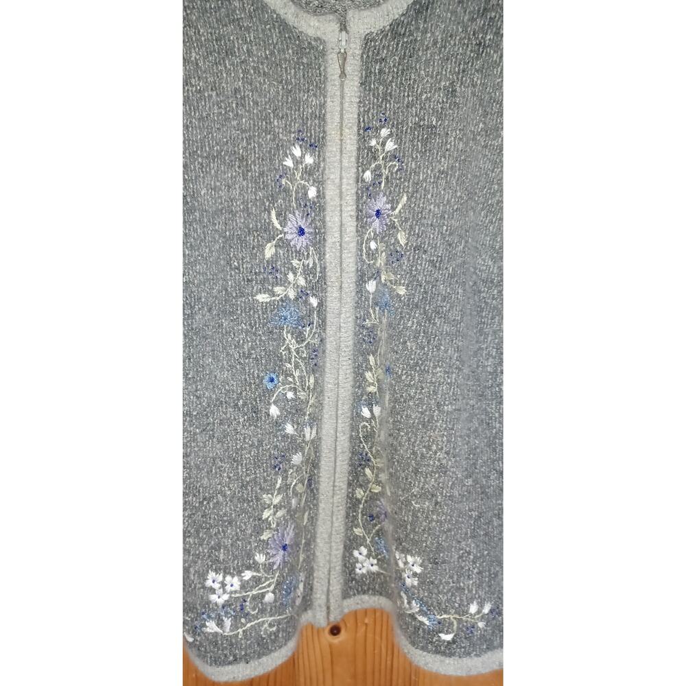 VTG Dressbarn Silk Angora Embroidered Cardigan Women's Medium Gray Floral Design - Picture 3 of 7